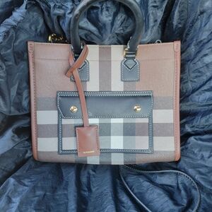 Burberry tote